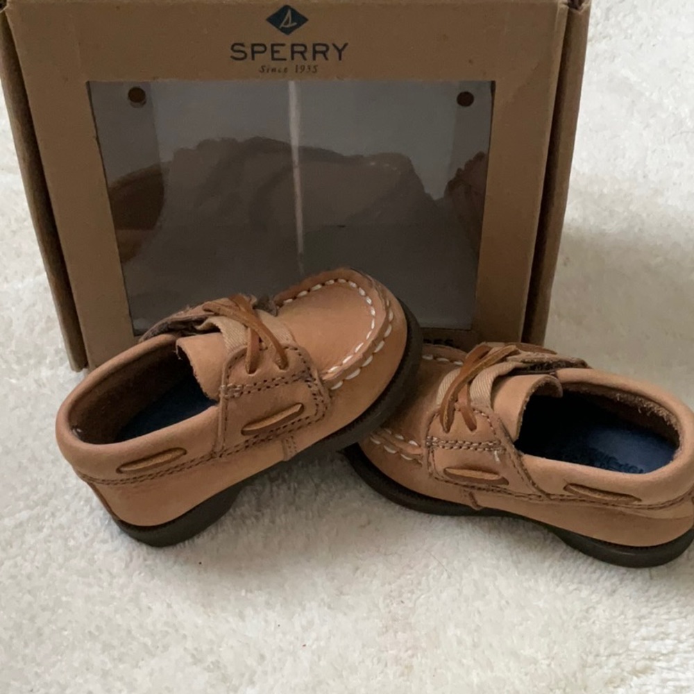 Sperry baby boy crib Jr Sahara. Size 2M